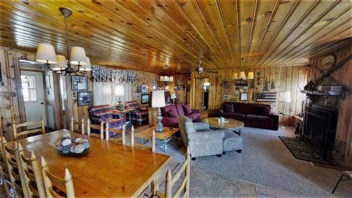 Red River Casa | Ski Lope Lodge - Fireplace - Washer - Dryer - Gas Grill