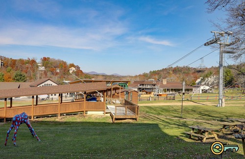 Mount Jackson Condominio | Ski/MTB/Golf Condo (#117) - Slope side | Ski slope & Resort views | Walk-in access!