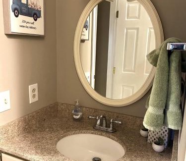 Hancock Apartamento | Ski On Off 1BR Suite 1st Flr Sleeps 4 Jiminy Peak