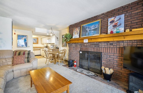 Central Vermont- Killington Condominio | Esquíe en / esquíe desde su puerta, con piscina, jacuzzi y gimnasio