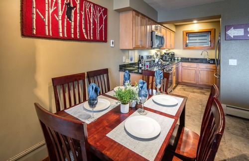 Central Vermont- Killington Condominio | Ski-On / Ski-off HERMOSO REMODELADO CONDOMINIO DE 2 camas / 2 baños en Sunrise at Killington