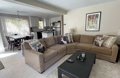 Ludlow Chalet De Esquí | Ski On, Ski off Okemo Trailside Appartment, Capacidad 6 / $ 500 por noche,