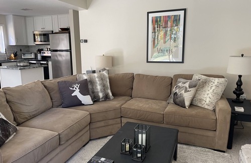 Ludlow Chalet De Esquí | Ski On, Ski off Okemo Trailside Appartment, Capacidad 6 / $ 500 por noche,
