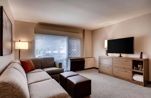 Mountain House Hotel | Ski Paradis! 3 Pet-friendly Units, Free Breakfast, Shuttle, Outdoor Jacuzzi!