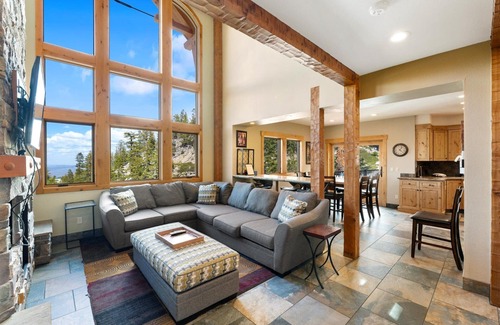 Tahoe Village Casa | Ski Slope Luxury con bañera de hidromasaje, ascensor, sala de juegos, chimenea, barbacoa (HNH1410)