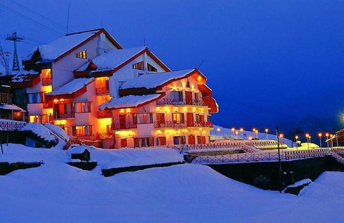 Auli Complejo | Ski & Snow Cliff Top Club Holiday Resort at Auli, Uttarakhand