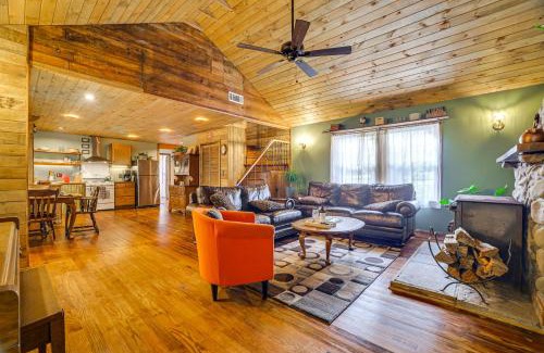 Pocono Pines Casa | Ski, Swim, Relax Old-Fashioned Poconos Getaway