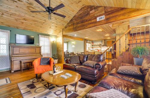 Pocono Pines Casa | Ski, Swim, Relax Old-Fashioned Poconos Getaway