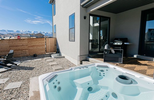 Park City Chalet De Esquí | Ski&Tee Mountain Chalet: modern retreat w/ golf simulator, hot tub, & game room