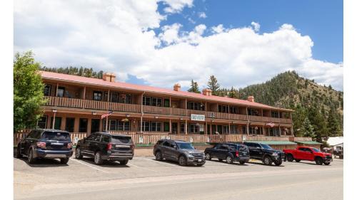 Red River Apartamento | Ski View 04 Columbine - On Main Street - WiFi - Cable - Fireplace - Trailer Parking In Back - Patio with Gas Grill