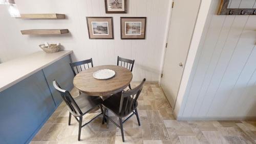 Red River Apartamento | Ski View 10 - On Main Street - WiFi - Cable - Fireplace - Trailer Parking In Back - Patio with Gas Grill