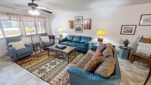 Red River Apartamento | Ski View 10 - On Main Street - WiFi - Cable - Fireplace - Trailer Parking In Back - Patio with Gas Grill