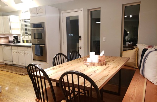 Sandy Casa | SkiBum Paradise w/fireplace & large fenced yard (pet friendly!)