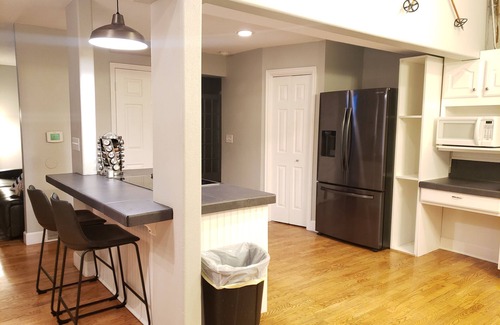 Sandy Casa | SkiBum Paradise w/fireplace & large fenced yard (pet friendly!)