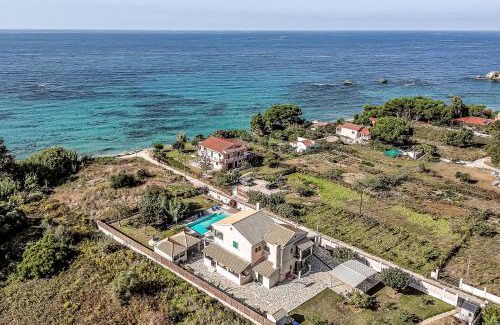 Agios Matthaios Casa | Skidi Beach house