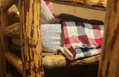 Gold Bar Cabina | Skiiers Paradise and Rustic Ranch house