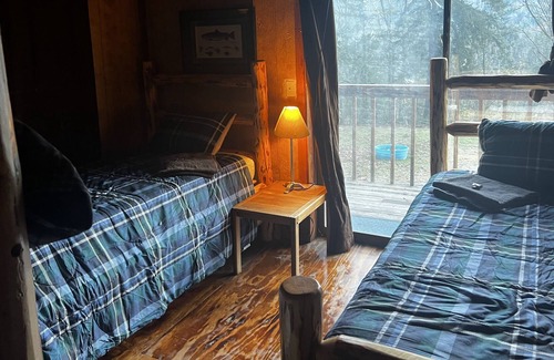 Gold Bar Cabina | Skiiers Paradise and Rustic Ranch house