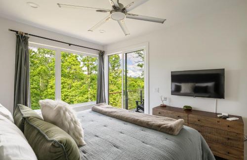 Young Harris Casa | Skips Hideaway 4br Fall Retreat Hot Tub Dog