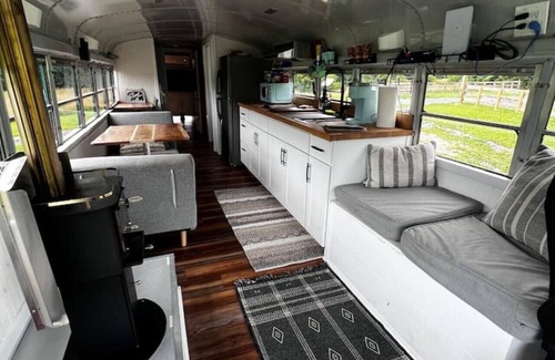 Elton Casa | Skoolie New River Gorge - Greenie