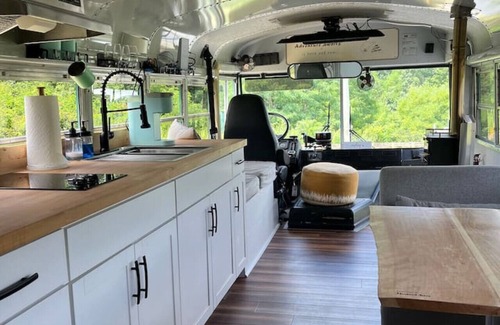 Elton Casa | Skoolie New River Gorge - Greenie