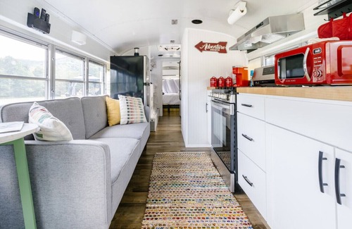 Elton Casa | Skoolie New River Gorge - Big Blue
