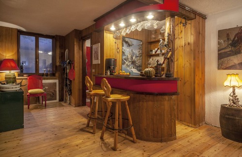 Courmayeur Chalet De Esquí | Sky and retreat in a charme house in Courmayeur!