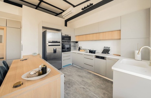 Dafni Apartamento | Sky Apt Unique, Spotless, 2BR, 2BA, Stunning View