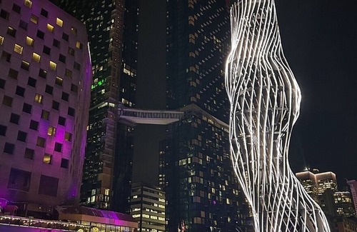 Quartier des Spectacles Apartamento | Sky Bridge Spectacular