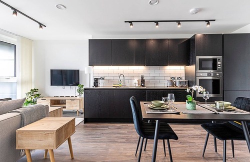 College Park and Old Oak Apartamento | Sky-High Studio with Stunning Views