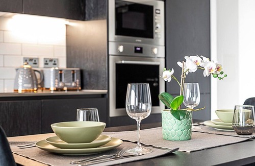 College Park and Old Oak Apartamento | Sky-High Studio with Stunning Views