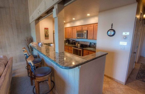 South Lake Tahoe Condominio | Sky Lake Splendor 5 Bedroom Condo by RedAwning