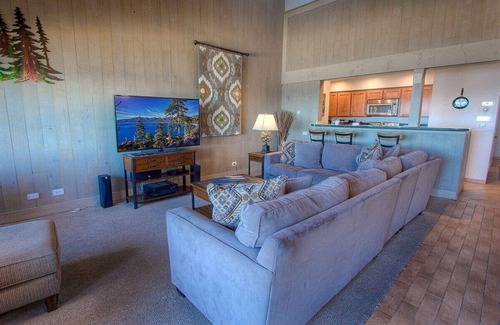 South Lake Tahoe Condominio | Sky Lake Splendor 5 Bedroom Condo by RedAwning