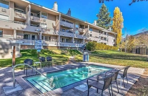 South Lake Tahoe Condominio | Sky Lake Splendor 5 Bedroom Condo by RedAwning