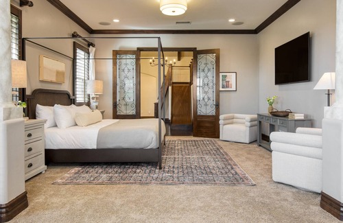 Temecula Villa | Sky Lantern by AvantStay | Stunning Oasis w/ Pool, Hot Tubs, & Volley Ball Court
