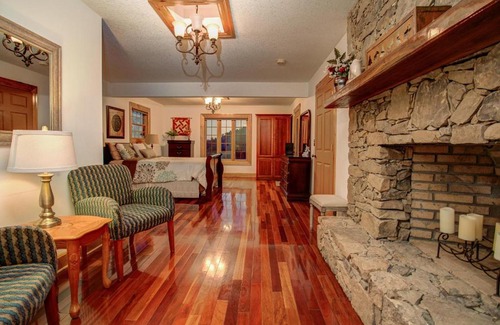 Mars Hill Cabina | Sky Lodge Huge Asheville mountain gathering place Great views fire pit and more