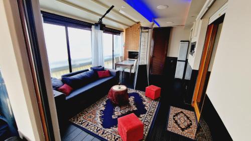 Pomezia Apartamento | Sky Lounge Terrazza di Cesare Luxury Rooftop minipiscina-spa Sala Cinema WIFI parcheggio
