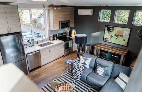 Madrona Apartamento | Sky Mark Lux 2 - Seattle's Best Modern 3BD HomeTel