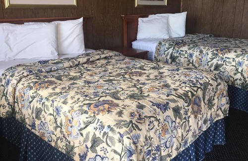 El Dorado Casa | Sky-Palace Inn and Suites El Dorado - 2 Double Bed NS