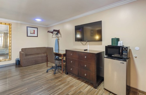 Orange Hotel | Sky Palm Motel