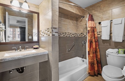 Orange Hotel | Sky Palm Motel