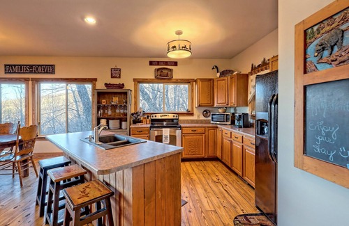 Sky Valley Casa | Sky's The Limit - Mountain & Golf Course Views, Game Room, Cmty Pool + Hot Tub!