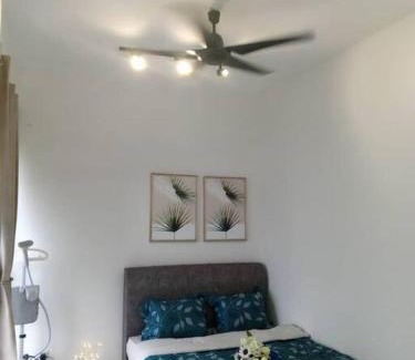 Bukit Indah Apartamento | Sky Trees High Floor 2 Guests Living Room Balcony Nflix Disney Plus B22A