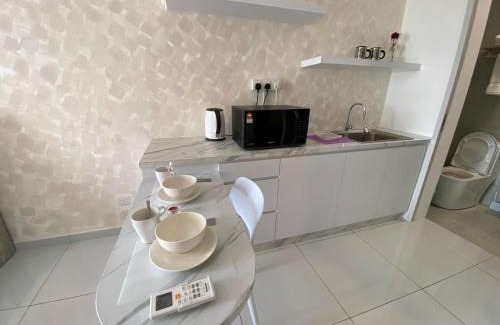Bukit Indah Apartamento | Sky Trees Nflix Make Up Table with Pool & Facilities