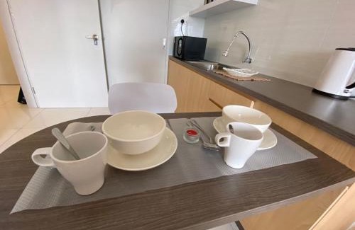 Bukit Indah Apartamento | Sky Trees Nflix Make Up Table with Pool & Facilities