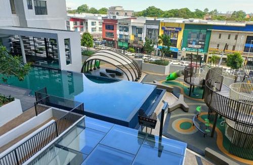 Bukit Indah Apartamento | Sky Trees Nflix Make Up Table with Pool & Facilities