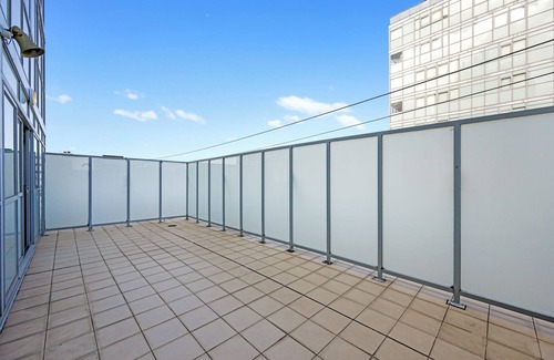 Burwood Apartamento | Sky view 2B with free parking