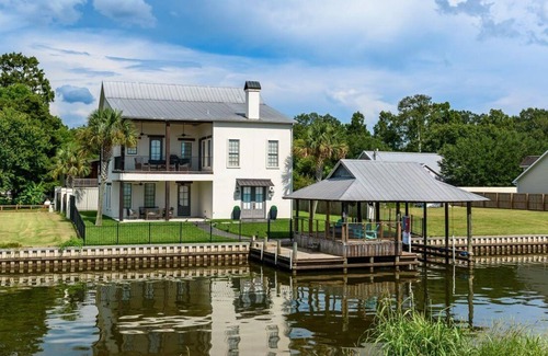 Ventress Casa | Sky View at False River | Sunset Central