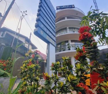 Kandy Hotel | Sky View Grand