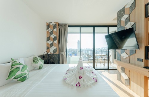 Nanai Road Hotel | Sky Wave Patong