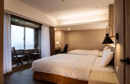 Zhongzheng Hotel | Sky19 Hotel
